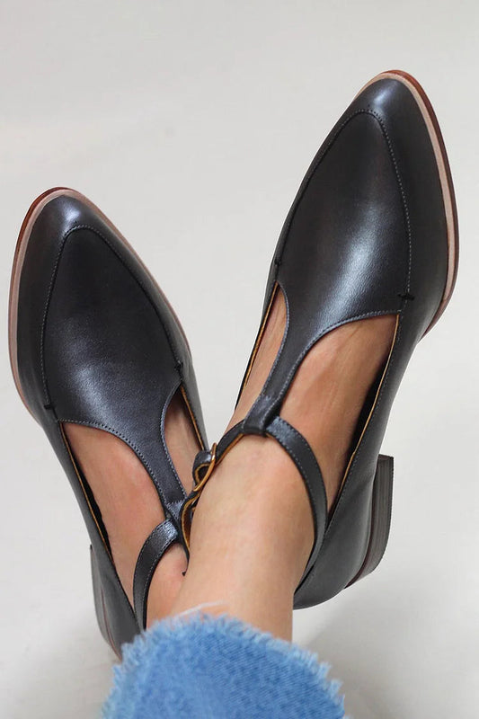 SILKE | T-STRAP FLATS AUS MATTE LEDER MIT SPITZENZEHE