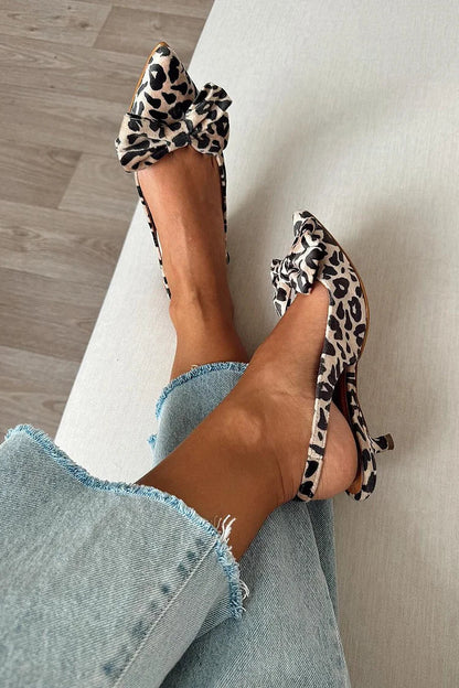 JOLIEN | BEIGE SLINGBACK KITTEN HEELS MIT SCHLEIFE UND LEOPARDENMUSTER