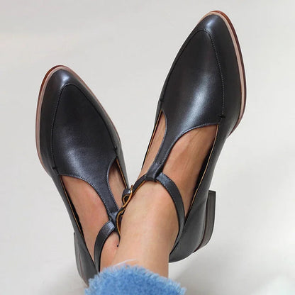 SILKE | T-STRAP FLATS AUS MATTE LEDER MIT SPITZENZEHE