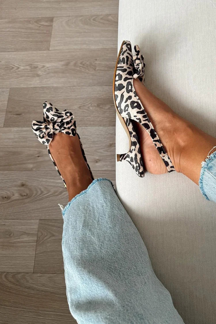 JOLIEN | BEIGE SLINGBACK KITTEN HEELS MIT SCHLEIFE UND LEOPARDENMUSTER