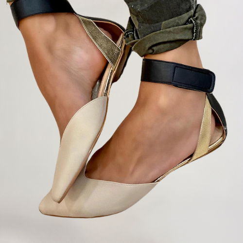 ANNEKE | ELEGANTE FLATS MIT FARBIGEM KNÖCHELBAND