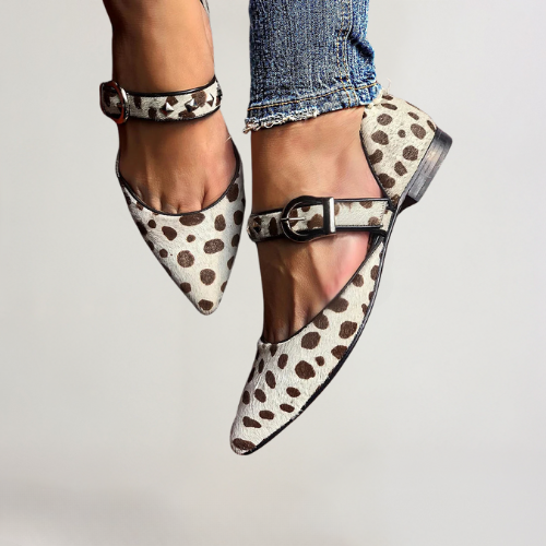 TAMARA | FLATS MIT METALLEN STUDS UND MODERNEM TOUCH